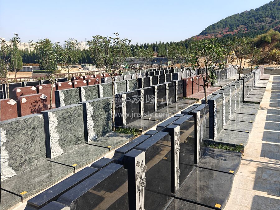 双峰山陵园东四区.jpg 双峰山陵园东四区.jpg