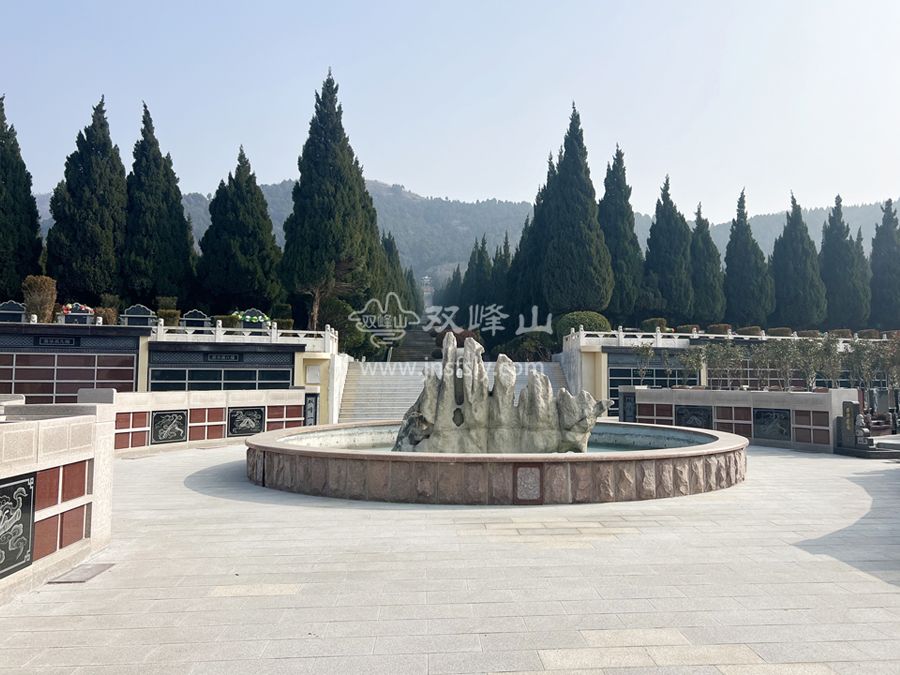济南双峰山陵园壁葬多少钱?